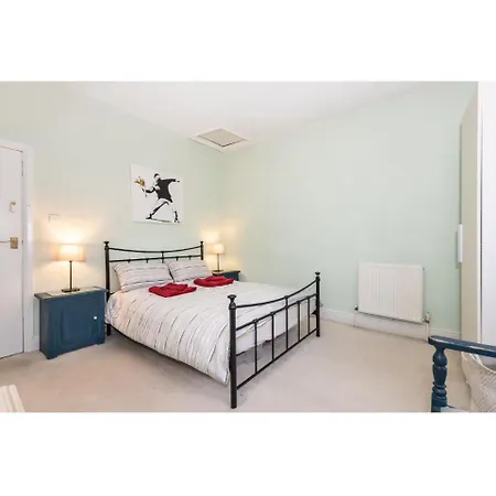 Cosy And Modern House W/on-street Parking York