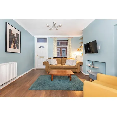 Cosy And Modern House W/on-street Parking * York